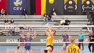 #volleyball #volleyballislife #womenvolleybal  #girlsvolleyballmatch #ytshort#youtubeshorts#youtube