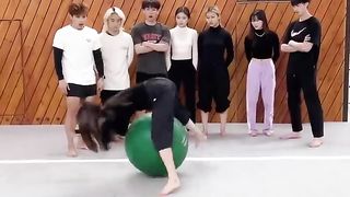 ⚠️ 상위 1%만 가능한 동작⁉️???? Ball Squat