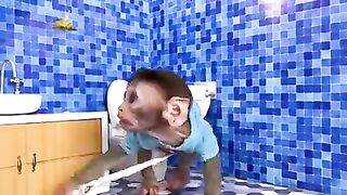 MONKY CHILD  takeing  bath