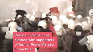 #Pakistani #police have scuffled with supporters of former #PrimeMinister #ImranKhan,