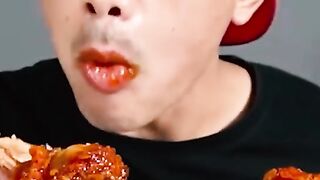 IMMEDIATELY DROLL SO MUCH SEE TANBOY KUN EATING THIS MUCH CHICKEN‼️