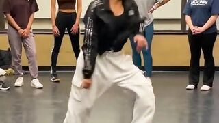 Very amazing dance by beautiful girl .